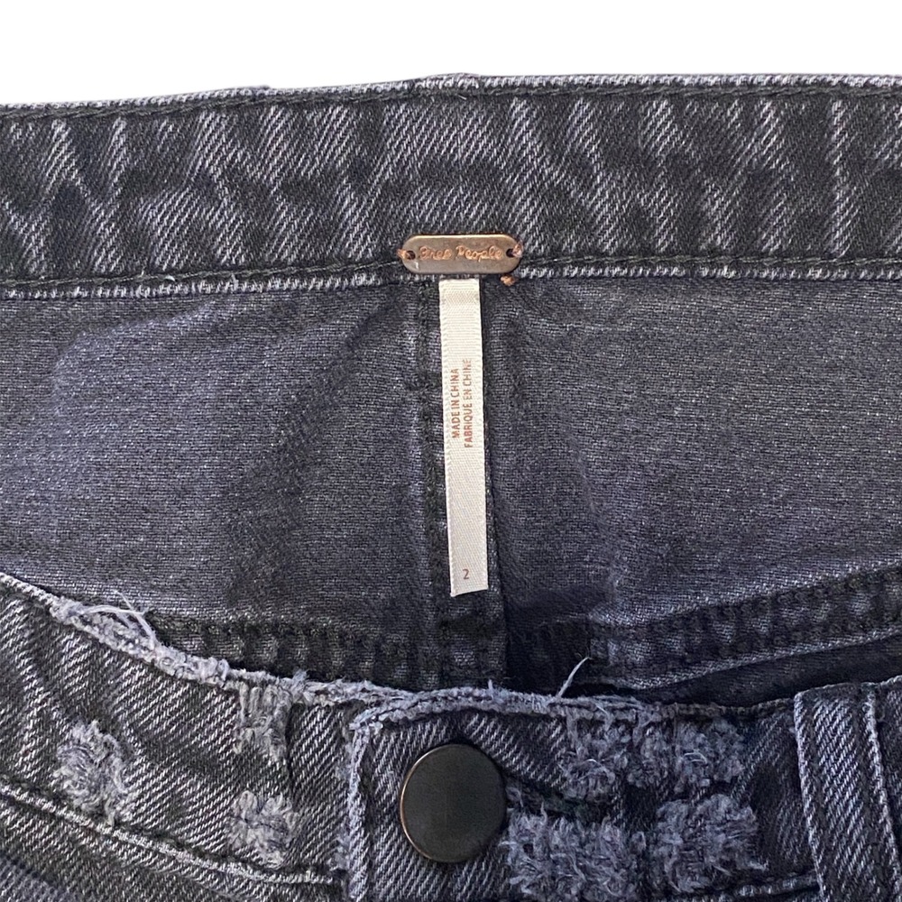Free People Distressed Denim Mini Skirt Faded Black Raw Hem Size 2 OB711635 - Picture 2 of 7